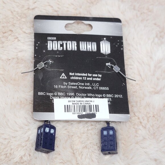 Doctor Who BBC 3-D Tardis  Phone Booth Dangle Drop Pierced Earrings NEW - Picture 4 of 6